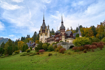 Fototapeta premium Peles Castle in Romania on a cloudy autumn day