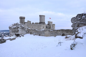 Ogrodzieniec castle ruins in winter