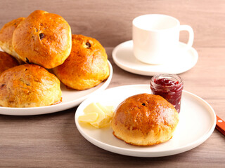 Fresh tea cakes with raisin, served