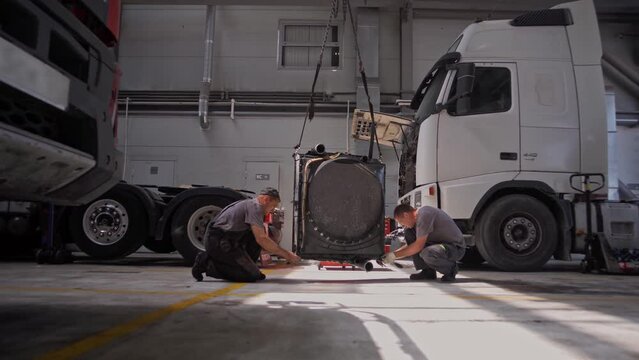 Workflow with professional auto mechanics 