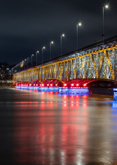 Podświetlany most na Wiśle w Płocku 