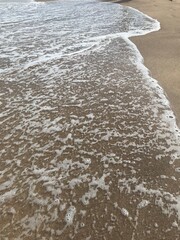 imagen de las olas a la orilla del mar