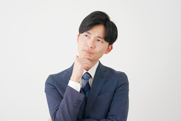 考える若いビジネスマン　白背景