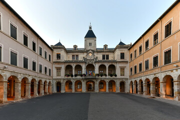 Fototapeta na wymiar Town Hall - Vienne, France