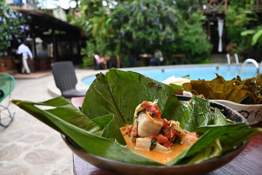 Delicioso platillo a base de pescado servido en hojas de pl&aacute;tano comida t&iacute;pica de la selva del Per&uacute; en Tarapoto