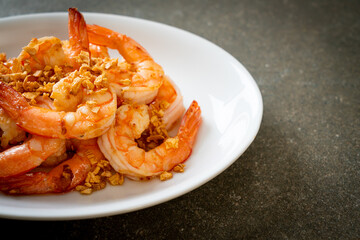 fried shrimps or prawns with garlic