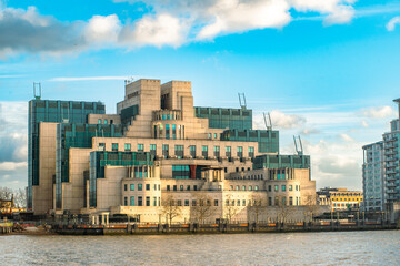 Fototapeta premium The SIS Building, also called the MI6 Building, at Vauxhall Cross houses the headquarters of the Secret Intelligence Service