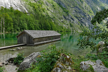 Fototapeta na wymiar Bootshaus am Obersee Nationalpark Berchtesgaden Deutschland