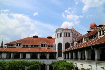 Obraz premium Exterior building of Lawang Sewu, Semarang. Historic building belonging to PT KAI or The Old station of Semarang, Lawang Sewu. originally used as the Head Office of the private railway company.