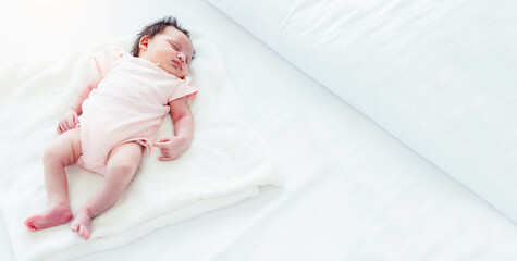 Obraz na płótnie Canvas Portrait adorable newborn baby happy dreaming sleeping on bed at home topview Little girl baby lying down and get good dream and good sleep on bed baby girl has good health