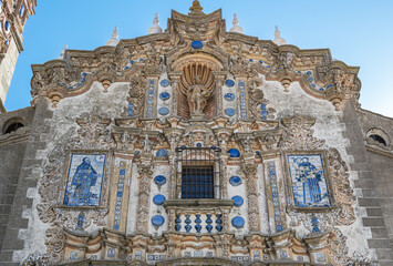 Portada principal de estilo barroco de la iglesia católica de san Bartolomé en la villa de Jerez...