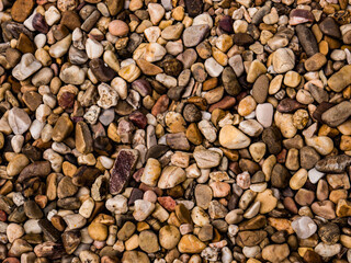 A pile of gravel stones of different colors