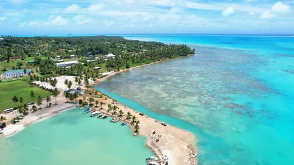 Crédence de cuisine en verre imprimé Turquoise Tropical island coral lagoon beautiful sea view from above. Cook Islands Rarotonga. Cook islands paradise. Beautiful tropical island of Rarotonga view of the blue sea in the lagoon.