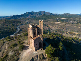 vista con dron del Castillo de la Mota en Alhaurín el Grande en la provincia de Málaga, España