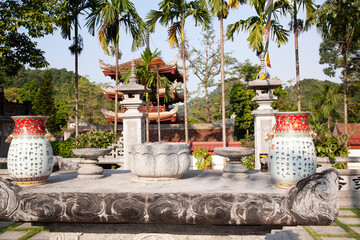 monumentos religiosos budistas  y pagodas  de la cultura vietnamita