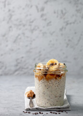 breakfast with  overnight oatmeal - 714796982