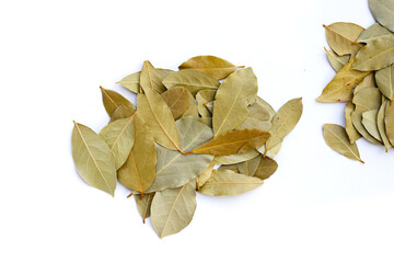 Fototapeta premium Dried bay leaves on white background.