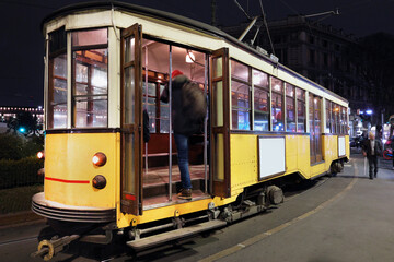 tram giallo, milano, italia, streetcar, milan, italy - 714864915