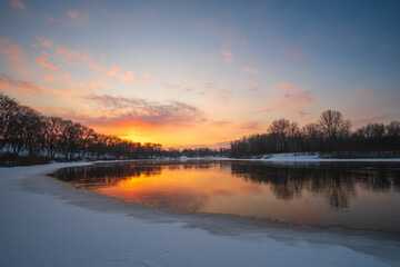 Obraz premium sunrise over the river