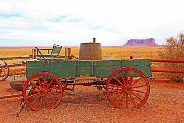 Fototapeta na wymiar Wagon in Monument Valley, Utah