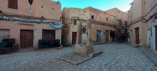 Fototapeta premium a traditional and old well on the market square of the ksar of Beni Isguen. made of clay, wood and stones, typical architecture of the sub-Saharan desert, Ghardaïa, Oasis M'zab, Algeria