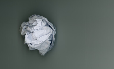 crumpled paper ball - 715011387