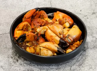 Fototapeten gang muoi stir fried crab claws, cangcum sotme,chay toi served in dish isolated on grey background top view of singapore seafood © Food Shop