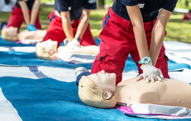 CPR and first aid course - obrazy, fototapety, plakaty