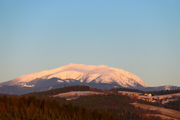 Blick über die buckligen Welt auf den Schneeberg 