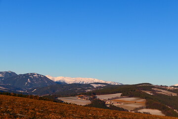 Blick auf die Rax-Alpe, gesehen aus der buckligen Welt