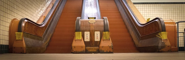 Badkamer foto achterwand Old Wooden Escalator At Pedestrians' Tunnel / St. Anna's Tunnel © michaklootwijk