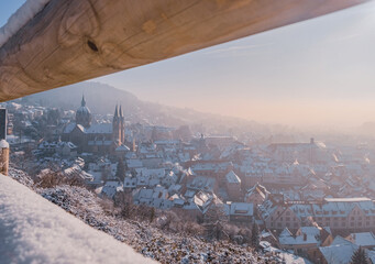 Obraz premium view of the city through a balcony in the winter