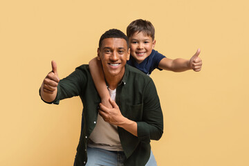 Happy black man have fun with his cute son - obrazy, fototapety, plakaty