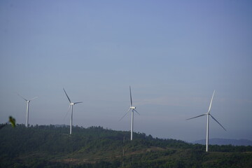 Energía Verde que Transforma: Turbinas Eólicas Modernas