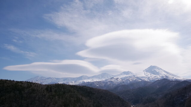 レンズ雲と知床連山