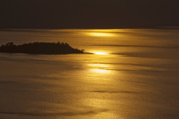 十和田湖の瞰湖台から中山崎の夕景