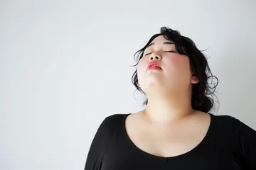 Foto op Aluminium 体型に悩む太っている日本人女性（デブ・肥満・減量・ぽっちゃり・ダイエット・フィットネス） © Maki_Japan