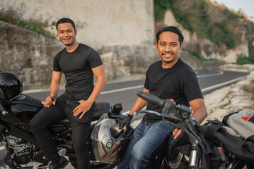 Fototapeta na wymiar asian men rider sitting on motorbike while touring in countryside