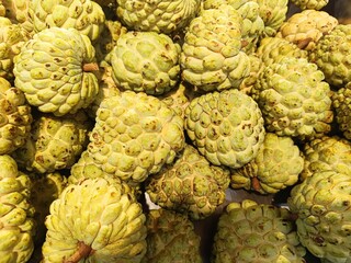 Obraz premium Closeup view of fresh custard apples