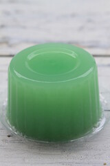 Naklejka premium Green jelly in mica plastic on the table