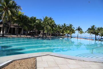 Fototapeta na wymiar swimming pool in the tropical resort