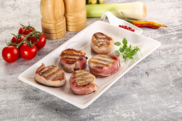 Grilled pork tenderloin with bacon