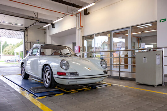 Vintage Porsche 912 olditmer on a inspection ramp
