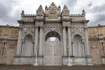 Fototapeta na wymiar White gate of the Dolmabahçe Palace, in Istanbul, Turkey