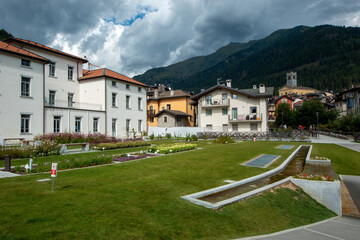 ponte di legno tourist town lombard alps alpine sports skiing ski lifts