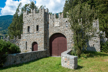 ponte di legno tourist town lombard alps alpine sports skiing ski lifts