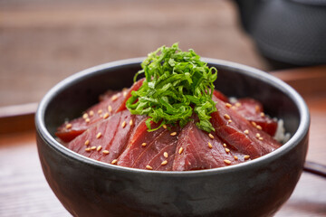 本まぐろの漬丼