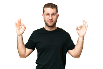 Naklejka premium Young handsome blonde man over isolated chroma key background in zen pose