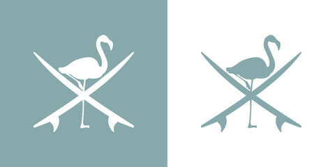 Logo club de surf. Silueta de flamingo de pie sobre tablas de surf cruzadas - obrazy, fototapety, plakaty