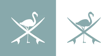Fototapeten Logo club de surf. Silueta de flamingo de pie sobre tablas de surf cruzadas © teracreonte